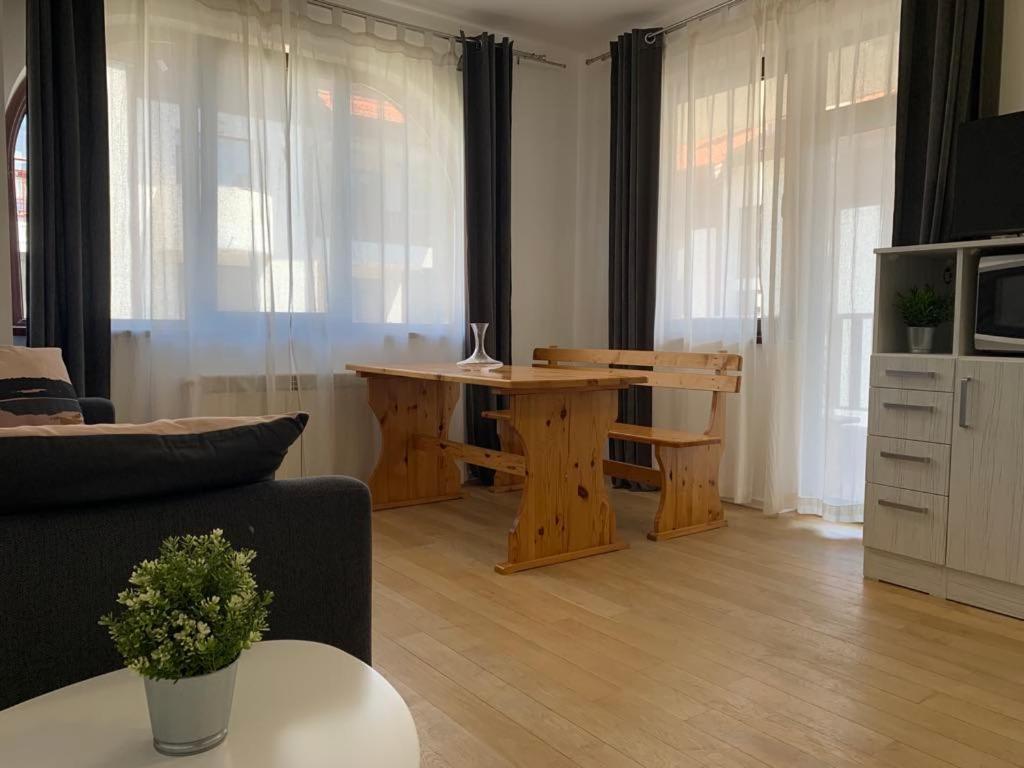 Flora Clover One Bedroom Apartment Nr. 18 波罗维茨 外观 照片