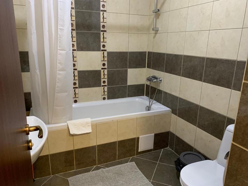 Flora Clover One Bedroom Apartment Nr. 18 波罗维茨 外观 照片